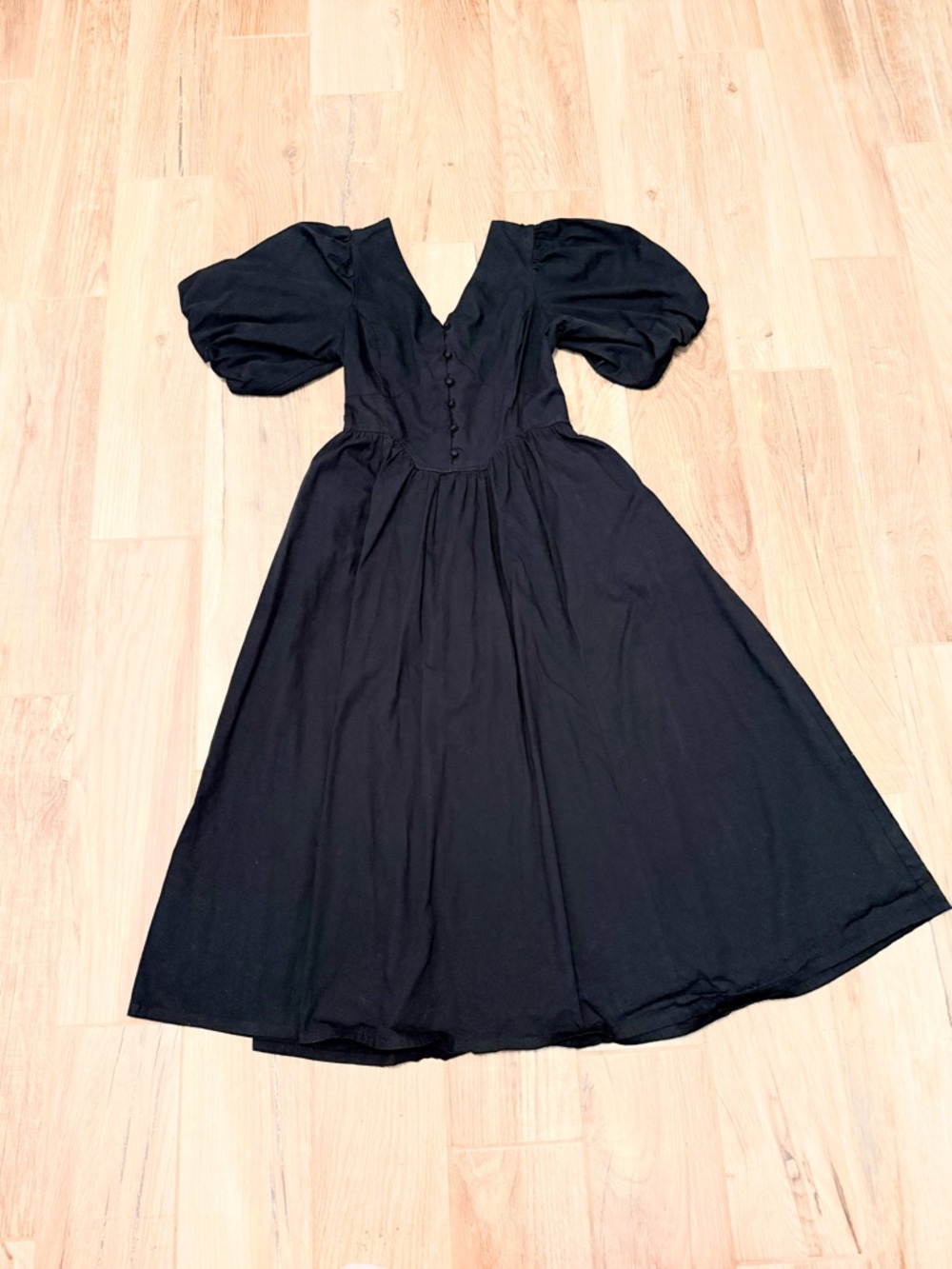 Lea Puff Sleeve V Waist Midi Dress - Picture 2 of 4